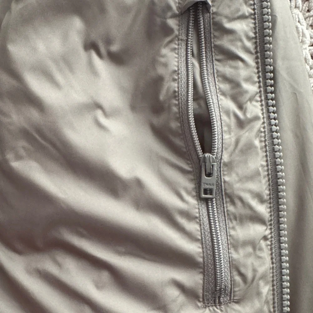 Aritzia Chelsea Taupe Jacket puffer - Picture 6 of 8